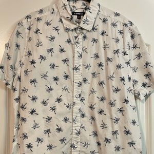 ⁉️⚠️‼️SOLD‼️⚠️Express White short sleeves shirt.